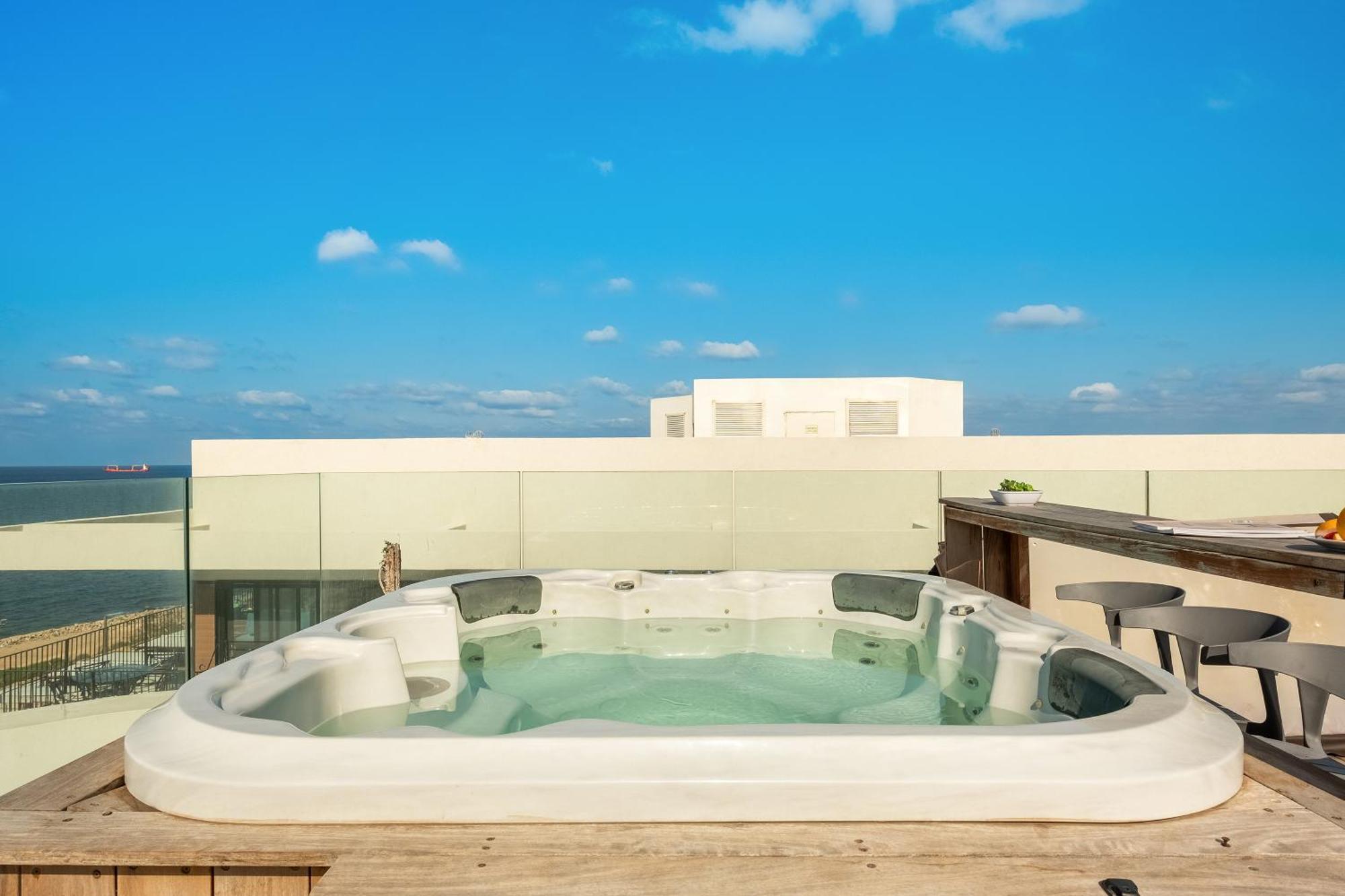 Penthouse 3Br + Roof Top + Parking - On The Beach Haïfa Extérieur photo